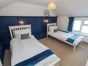 2 Schlafzimmer, individuell dekoriert, individuell eingerichtet