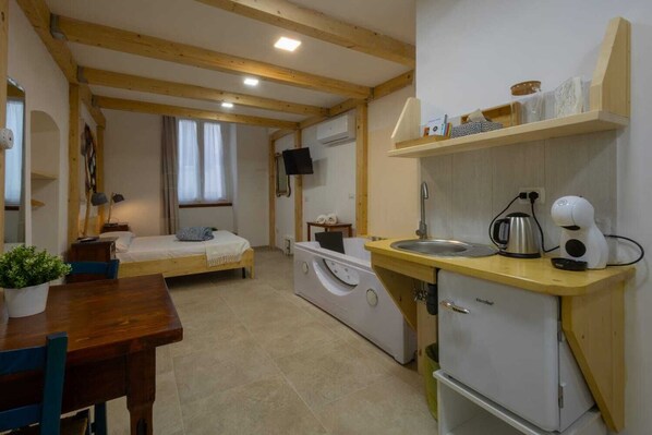 1 habitación, escritorio, wifi y ropa de cama 
