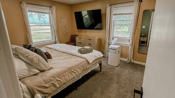 3 slaapkamers, een strijkplank/strijkijzer, gratis wifi, beddengoed