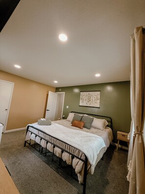 3 bedrooms, iron/ironing board, free WiFi, bed sheets