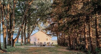 Pinch of Cozy ~ Hot Tub Theater ~ Seven Sons Farm