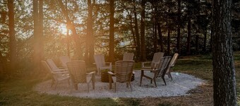 Relax & Unwind in a Stylish Farmhouse w/ Hot Tub, Quiet Land & Nature Vibes