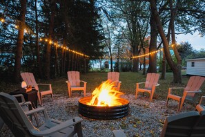 Property grounds - Pinch of Cozy ~ Hot Tub Theater ~ Seven Sons Farm (Roanoke)