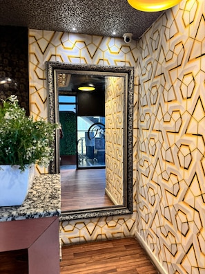 Desk, iron/ironing board, free WiFi - KORAMANGALA SUITES (Bengaluru,)