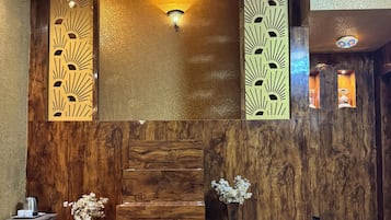 Skrivebord, strykejern/-brett og wi-fi (inkludert)