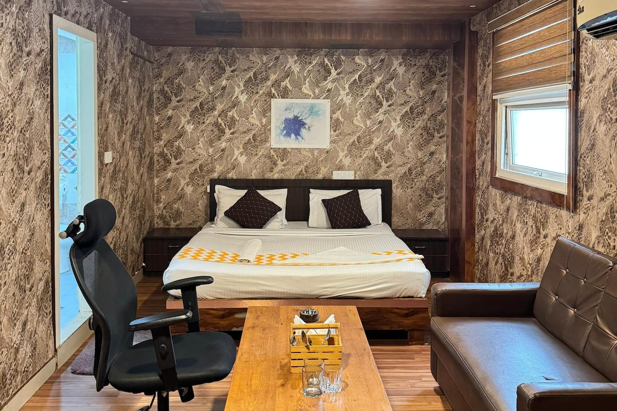 Comfort Double Room | Desk, iron/ironing board, free WiFi