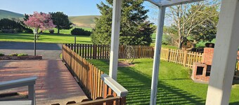 Charming 5-bedroom farmhouse with a great yard in delightful Waitsburg