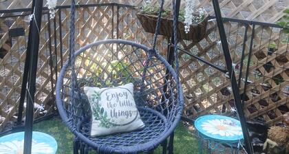 Peaceful 1-bedroom sleeps 4 cabin. Immerse yourself in tranquility.