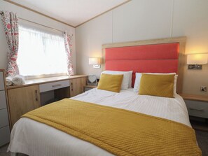 2 bedrooms, individually decorated, individually furnished, free WiFi