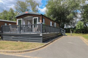 Terrace/patio - 18 Deer Glade (Salisbury)