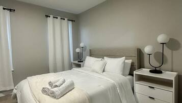 2 dormitoris, planxa i posts de planxar, wifi i roba de llit