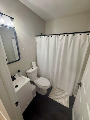 Handtücher, Seife, Toilettenpapier