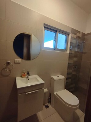 Toallas, jabón, papel de baño
