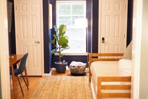 3 soverom, skrivebord, strykejern/-brett og wi-fi (inkludert)