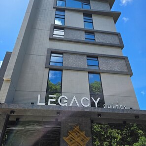A building with the sign "LEGACY SUITES" indicating a hotel or accommodation. - legacy 417 - Cabo Branco (João Pessoa)