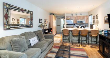 Great value and Ski Access at Base of Lift 7