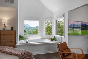 3 bedrooms, iron/ironing board, travel crib, free WiFi