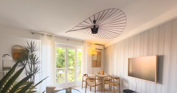 TV - LE ROSSINI Antibes Center, AirCo, Parking for 4 By Sunset (Antibes)