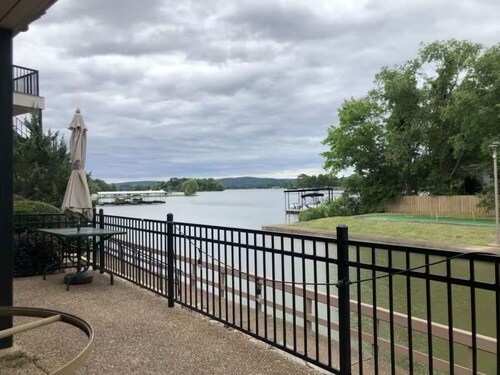Hamilton Haven 4A: Your Relaxing Lake Hamilton Retreat/2BR/2 Bath, Pool & Patio