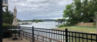 Hamilton Haven 4A: Your Relaxing Lake Hamilton Retreat/2BR/2 Bath, Pool & Patio