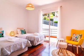 2 soverom, strykejern/-brett, internettilgang og sengetøy