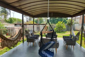 Terrace/patio - Spacious 5-bedroom house with WiFi, AC in lovely Brasília (Brasília)