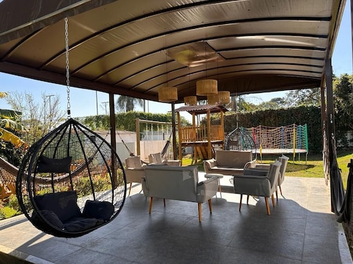 Spacious 5-bedroom house with WiFi, AC in lovely Brasília