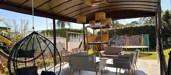 Spacious 5-bedroom house with WiFi, AC in lovely BrasĂlia