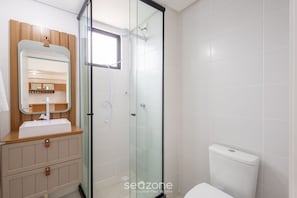 Basic Apartment | Bathroom