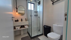 Basic Apartment | Bathroom