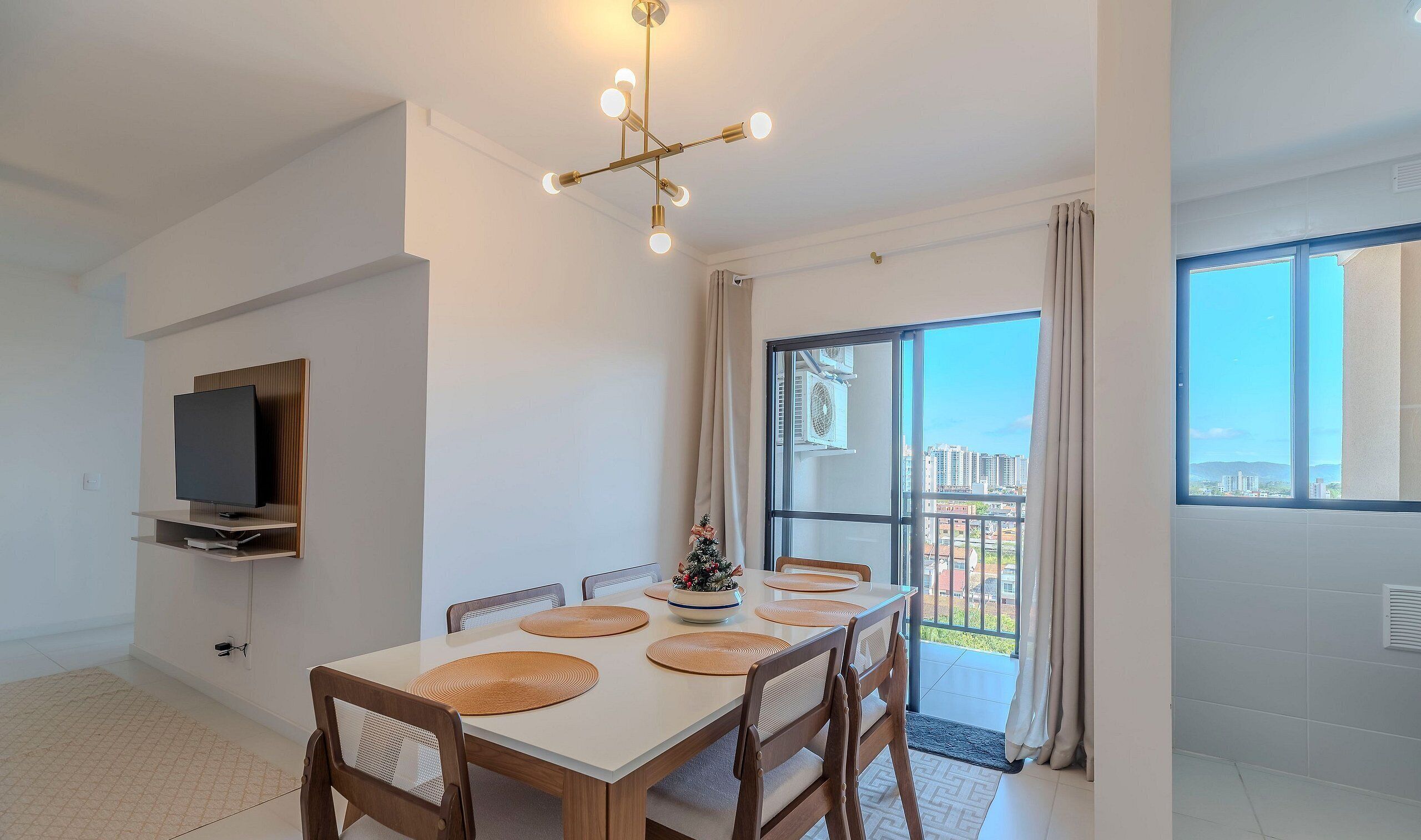 Basic Apartment | Dining