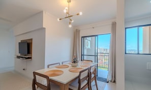 Basic Apartment | Dining