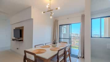 Basic Apartment | Dining