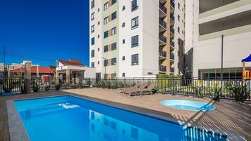 Eenvoudig appartement | Zwembad | Een buitenzwembad