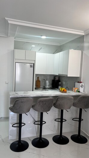 Fridge, stovetop, coffee/tea maker, blender