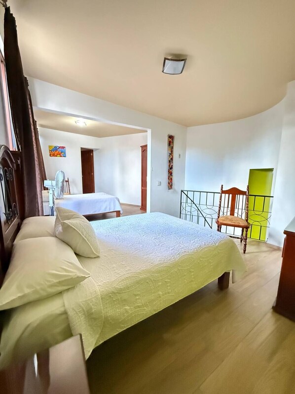 1 غرفة نوم ومكواة/لوح كي وواي فاي وملاءات أسرّة