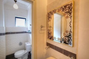 Dusche, Haartrockner, Bidet, Handtücher