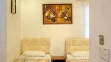 10 bedrooms, iron/ironing board, bed sheets