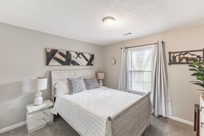 4 chambres, fer et planche à repasser, Wi-Fi, draps fournis