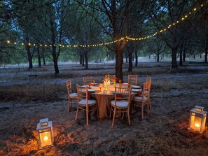 Outdoor dining - Exclusive Monte Alentejano with Pool Close to the Beaches of the Alentejo Coast (Santiago do Cacém)
