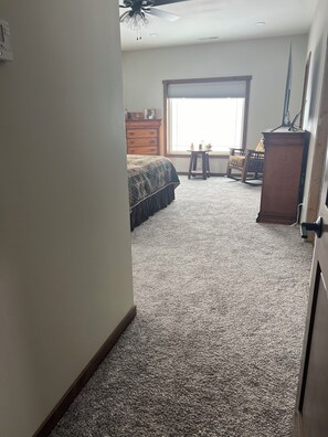 4 室のベッドルーム、WiFi、ベッドシーツ