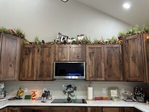 Microwave, oven, stovetop, dishwasher