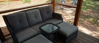 Cozy 2-bedroom house in lovely Greenville with WiFi, AC