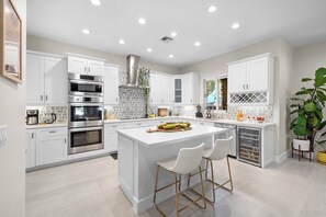 Mikrobølgeovn, ovn, kogeplade, opvaskemaskine