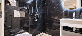 4 LEMONS LUXURY STUDIO 04