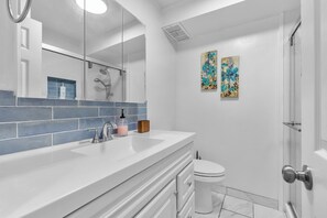 Hårtørrer, håndklæder, Sæbe, Toiletpapir