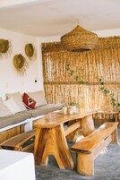 Cortinas blackout, tabla de planchar con plancha y wifi gratis 