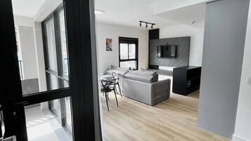 Leilighet – grand | Oppholdsområde | TV