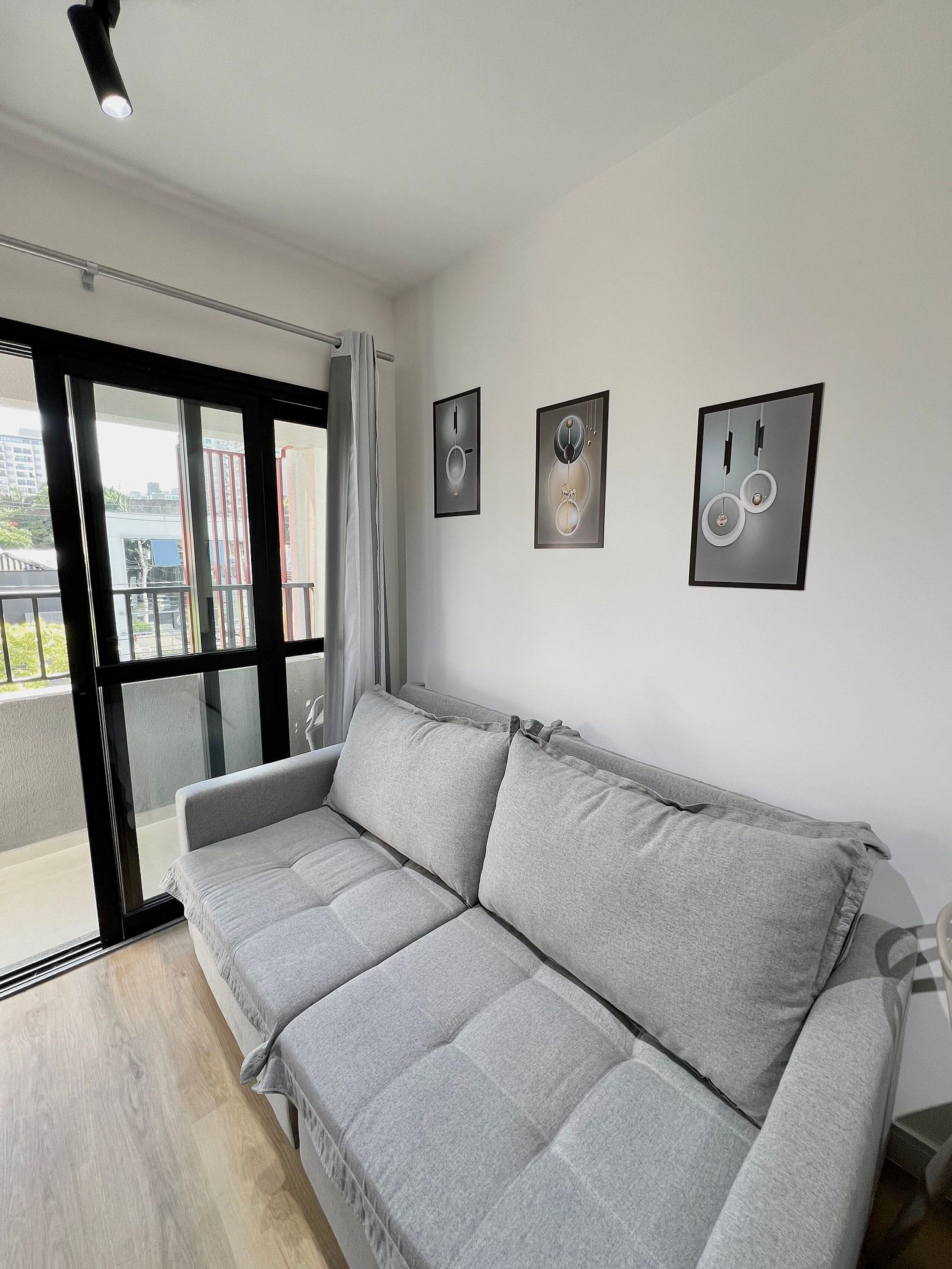 Traditional-Apartment | Wohnbereich | Fernseher