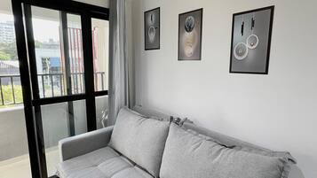 Traditional-Apartment | Wohnbereich | Fernseher